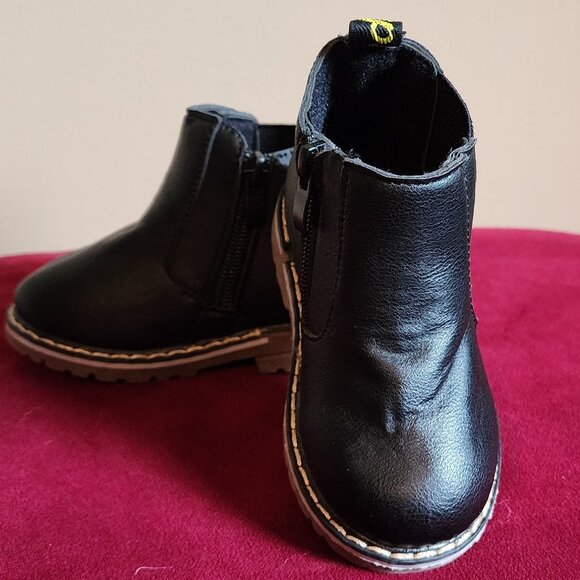 Chelsea Leather Boots Side Zip Flat with Elastic Side Tabs Sizing EU 22 US 6 - Picture 2 of 9